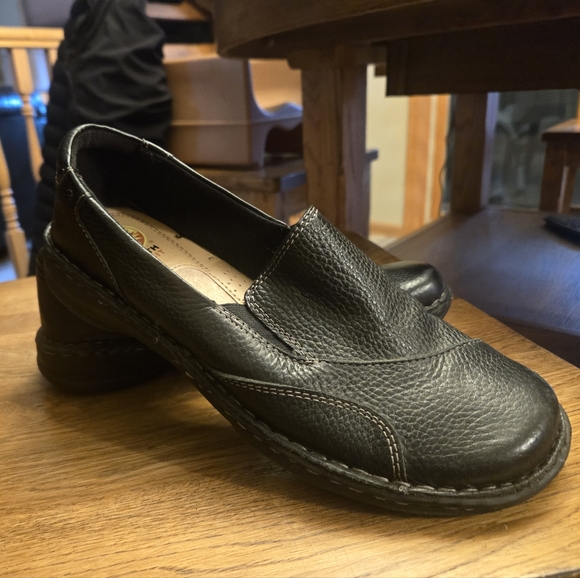 Earth Spirit Shoes - Picture 2 of 3